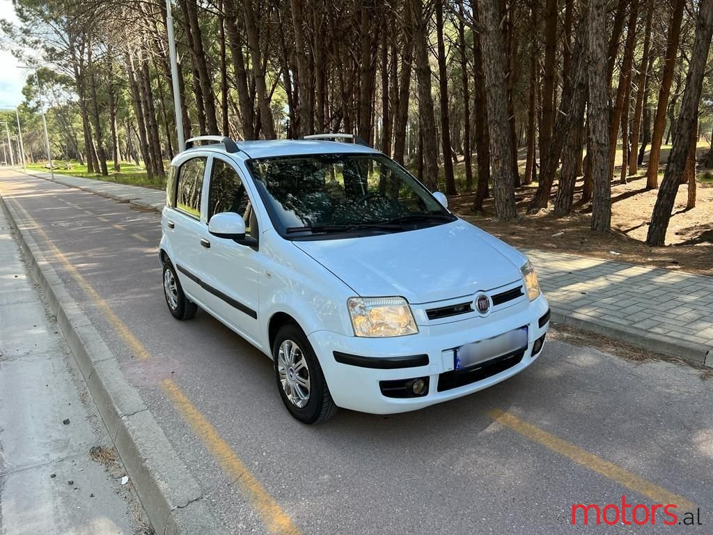 2011' Fiat Panda photo #1