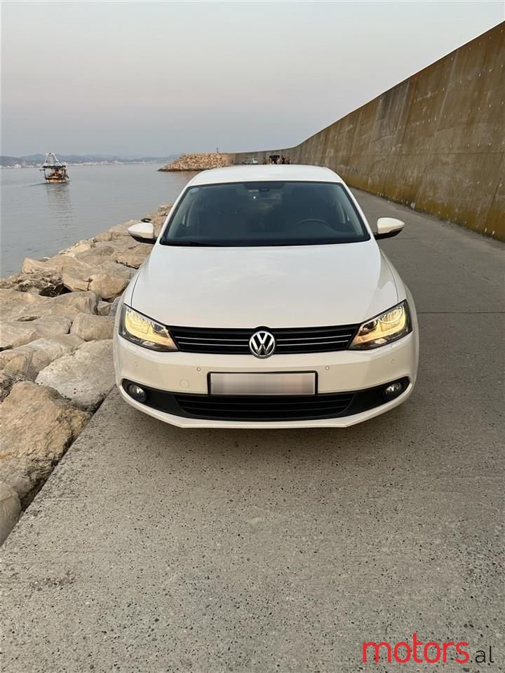 2012' Volkswagen Jetta photo #3