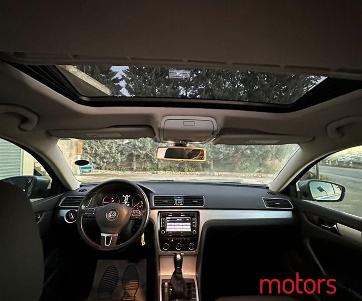 2013' Volkswagen Passat photo #3