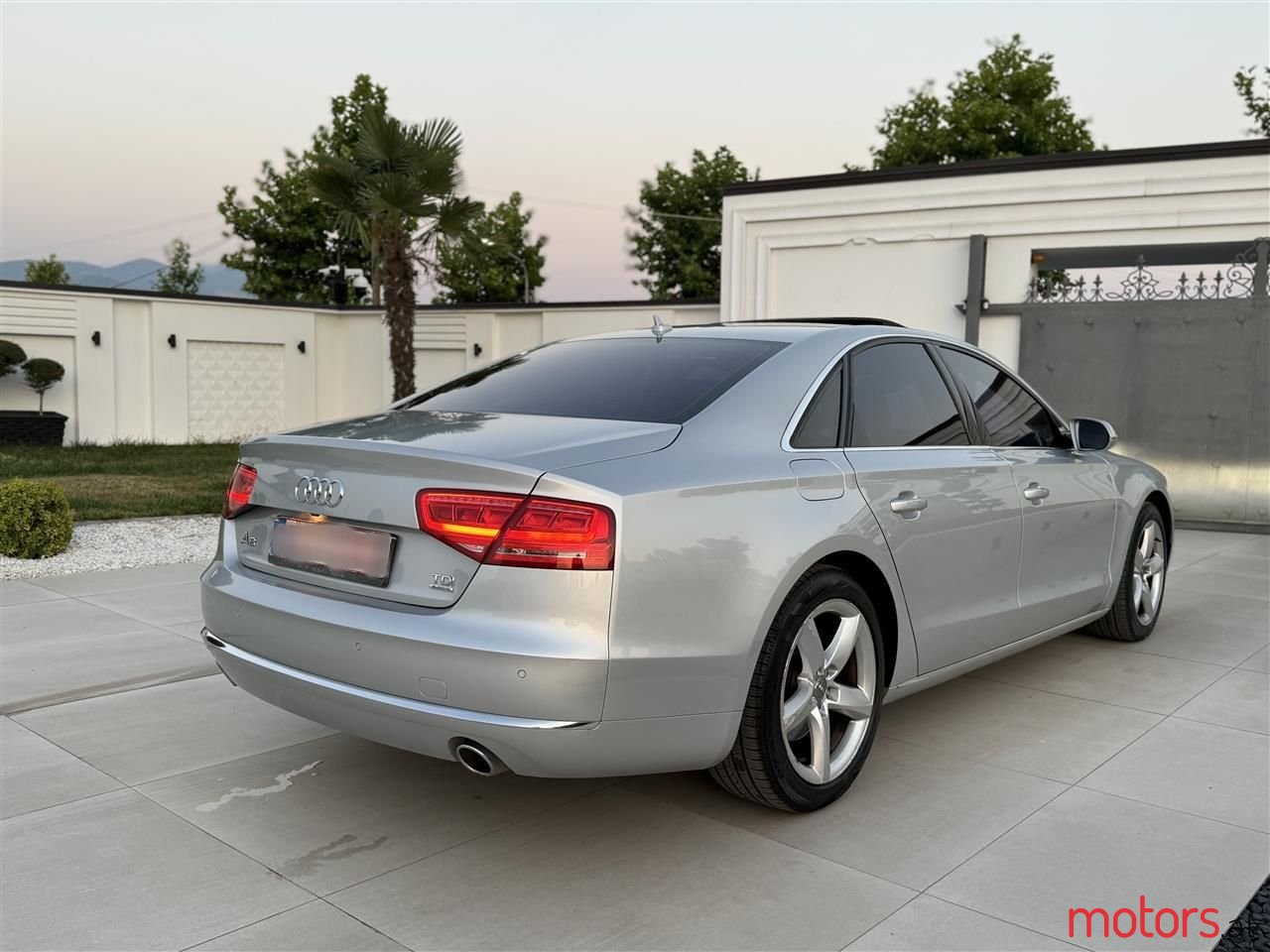 2012' Audi A8 photo #4