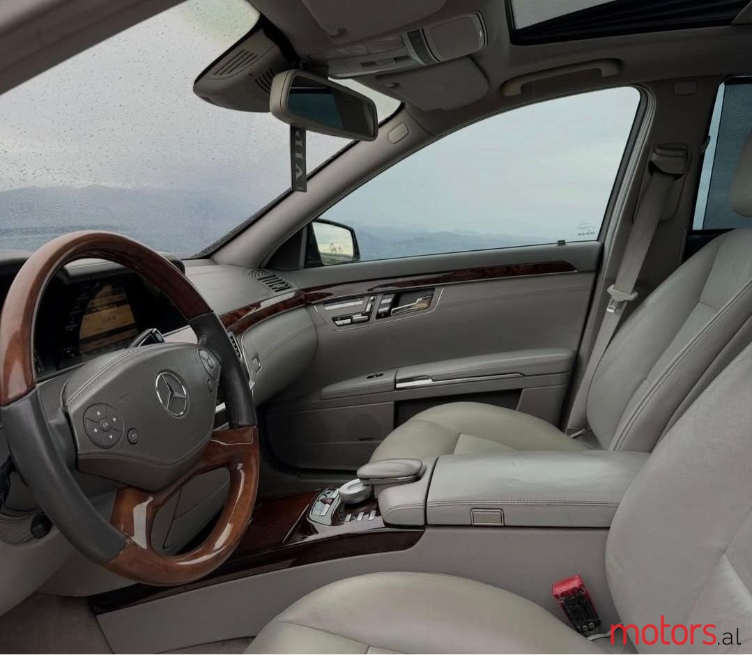 2011' Mercedes-Benz S 350 photo #5