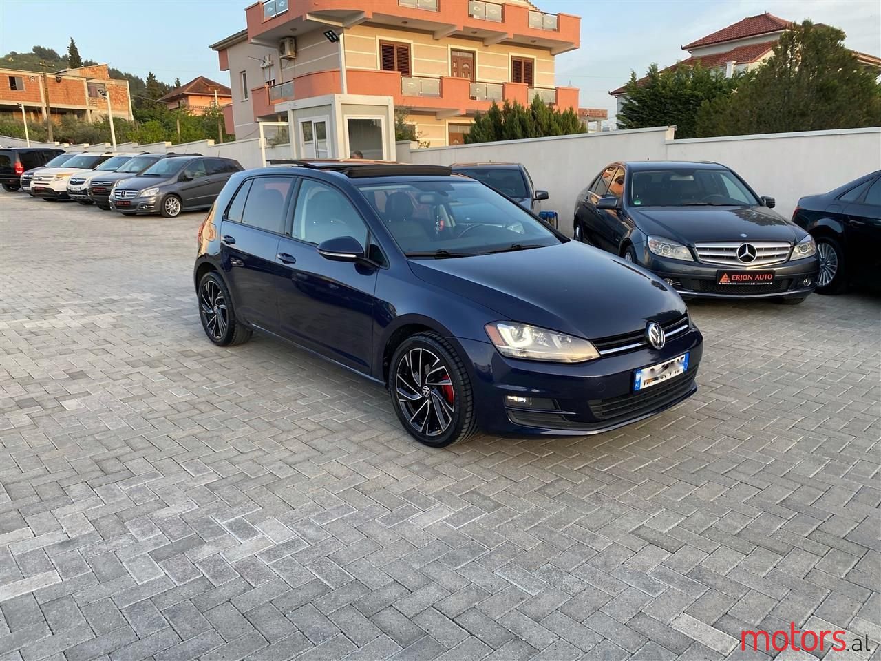 2015' Volkswagen Golf photo #2
