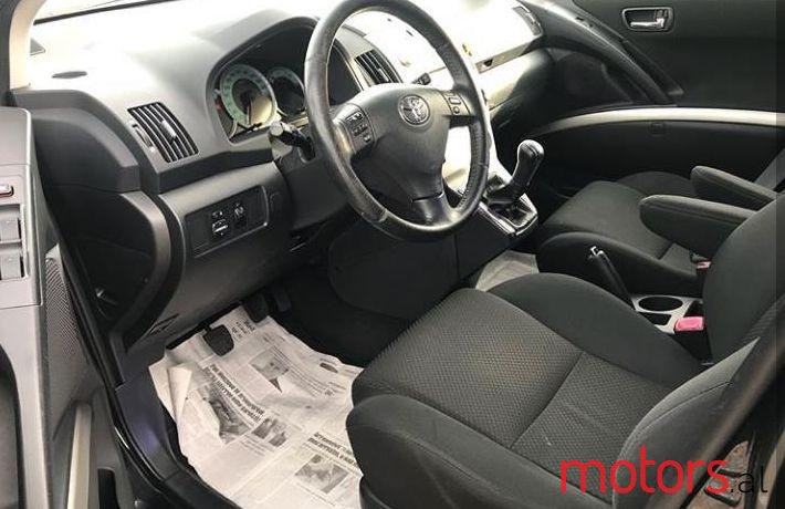 2006' Toyota Corolla Verso photo #2