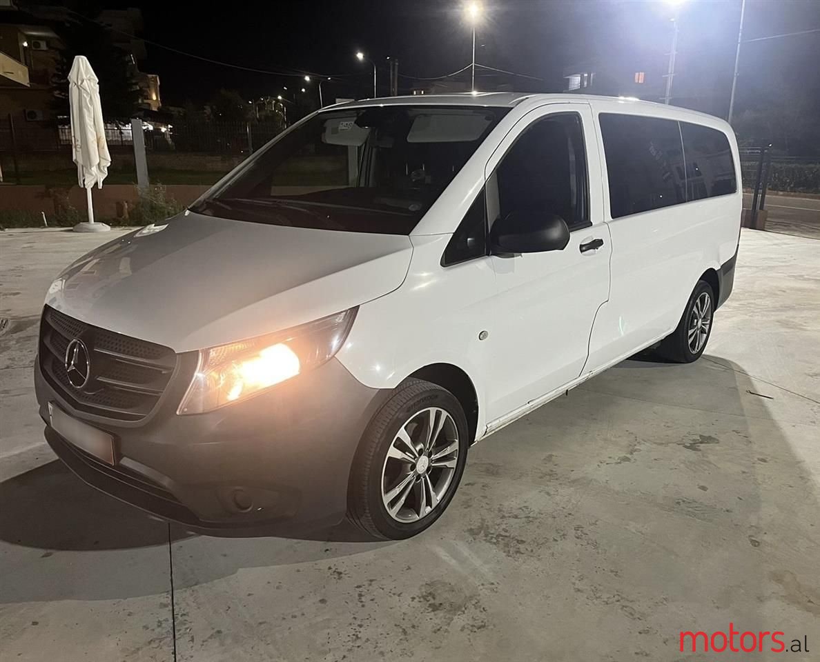 2017' Mercedes-Benz V 220 photo #1