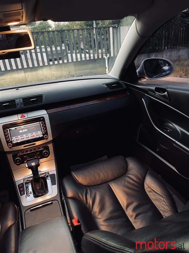 2010' Volkswagen Passat photo #6