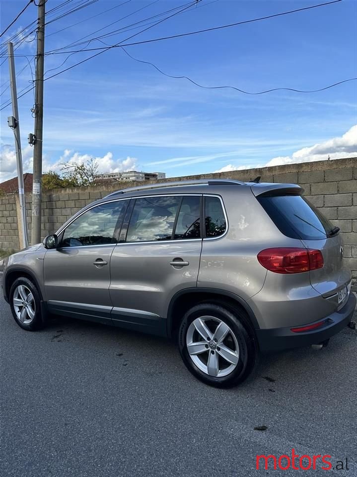 2012' Volkswagen Tiguan photo #6
