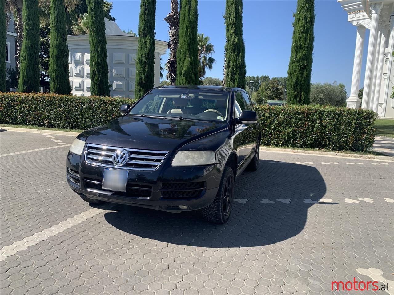 2005' Volkswagen Touareg photo #1