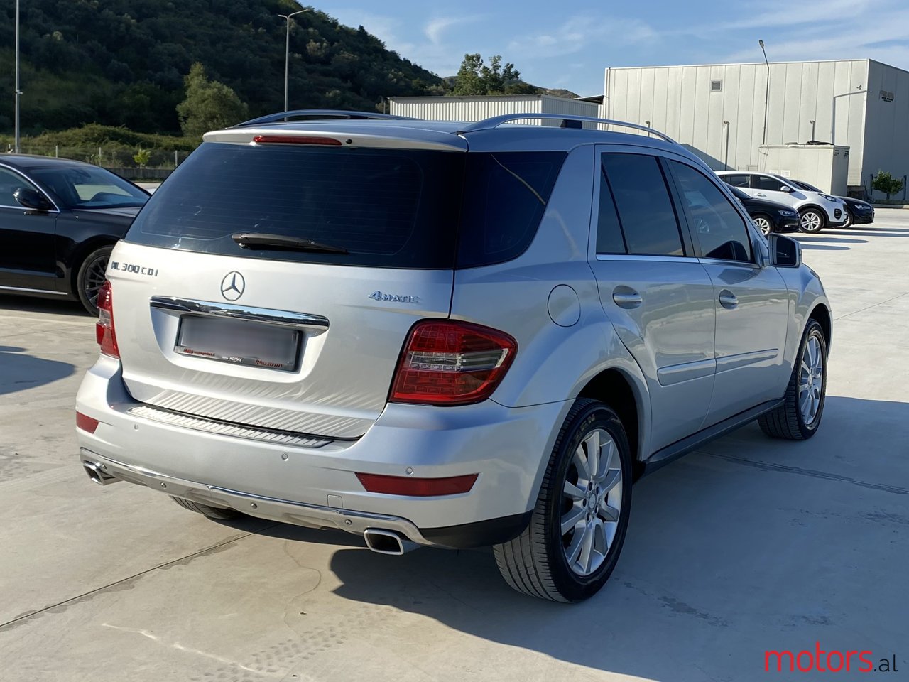 2011' Mercedes-Benz ML 300 photo #3