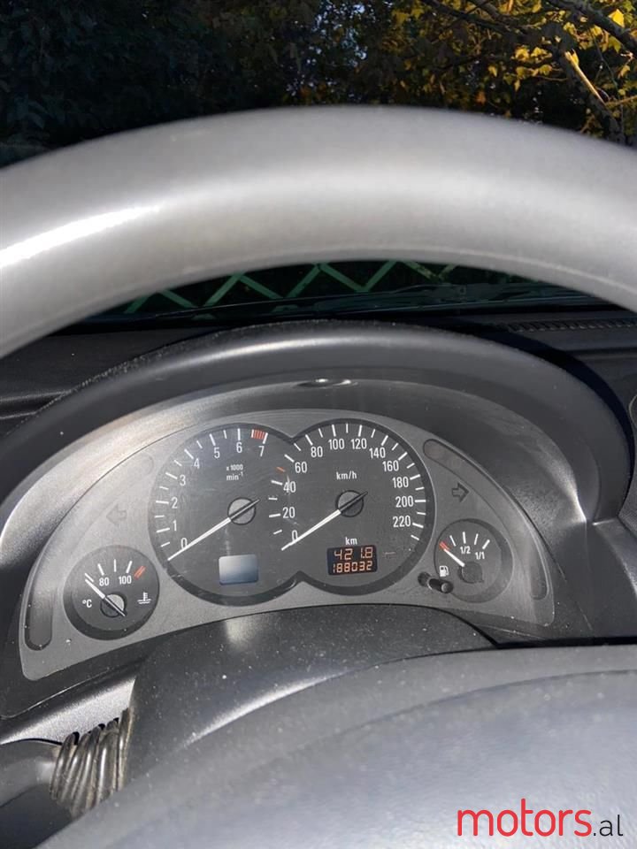 2001' Opel Corsa photo #2