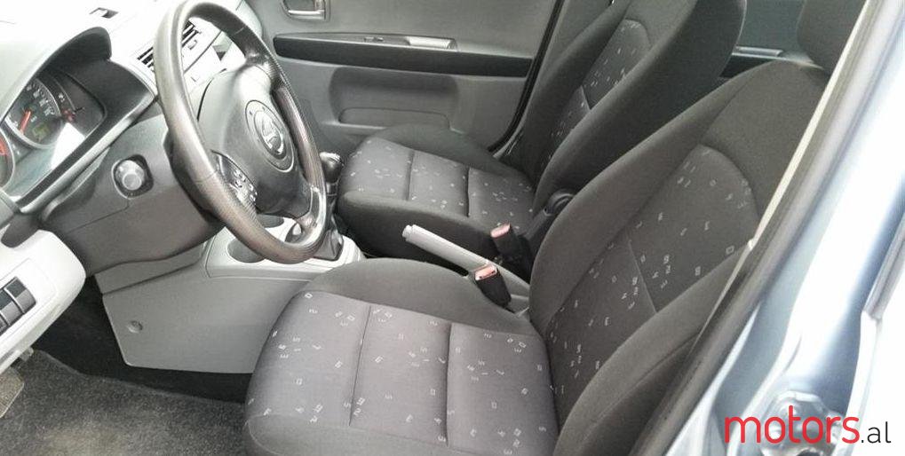 2005' Mazda 2 photo #1