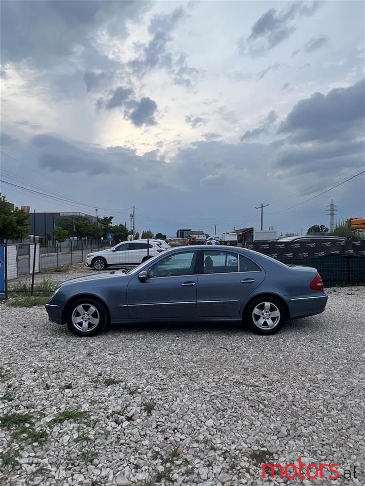 2005' Mercedes-Benz E 220 photo #4