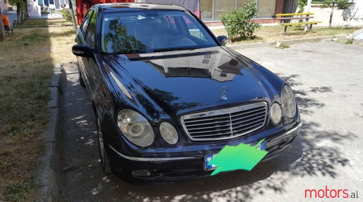 2004' Mercedes-Benz E 220 photo #1