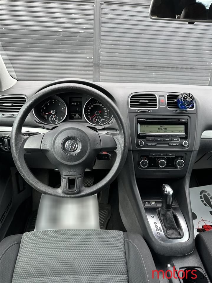 2011' Volkswagen Golf photo #2