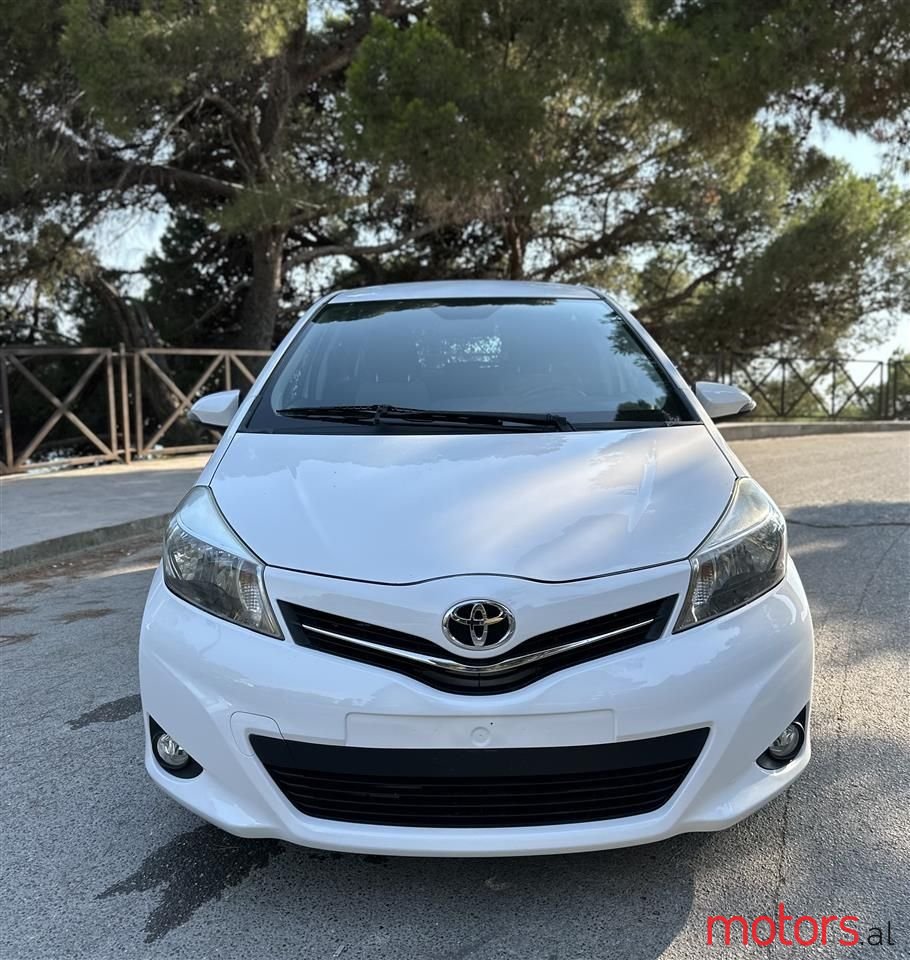 2014' Toyota Yaris photo #3