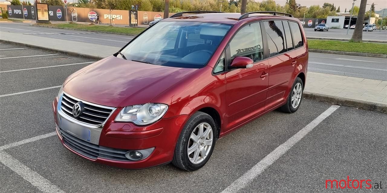 2009' Volkswagen Touran photo #1