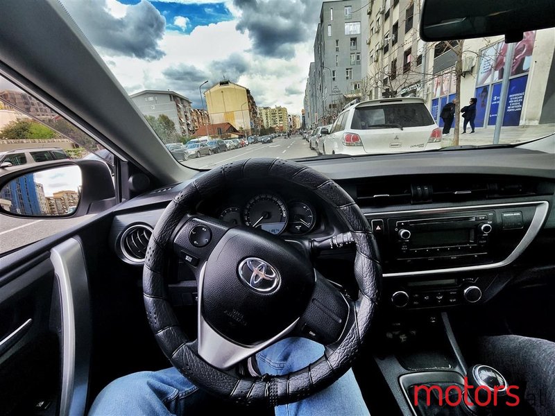 2015' Toyota Auris photo #4