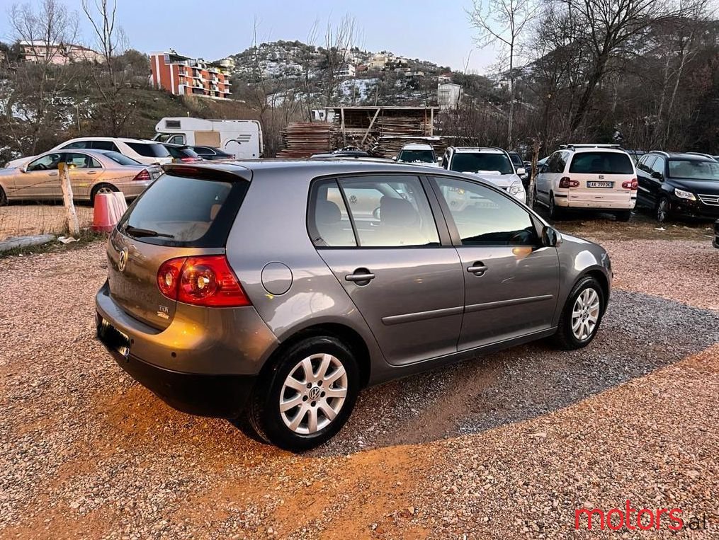 2004' Volkswagen Golf photo #1