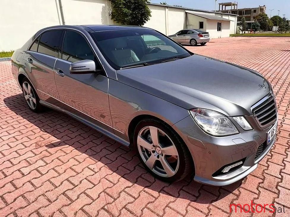 2011' Mercedes-Benz E 55 Amg photo #2