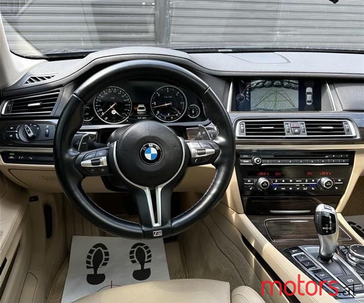 2013' BMW 740 photo #2