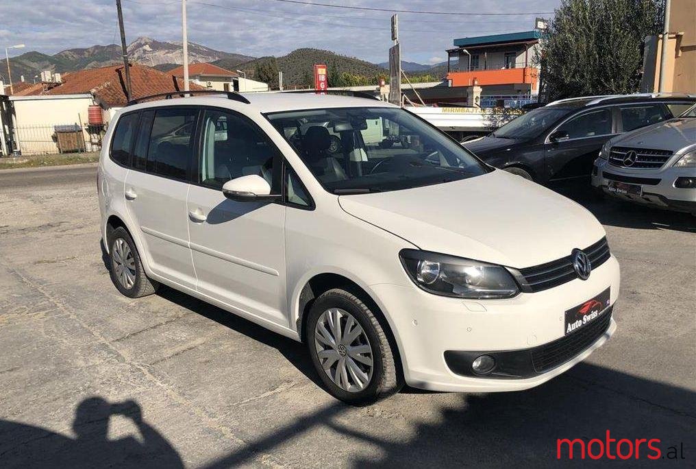 2011' Volkswagen Touran photo #1