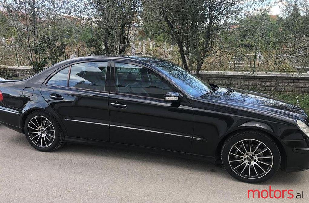2004' Mercedes-Benz E 220 photo #1
