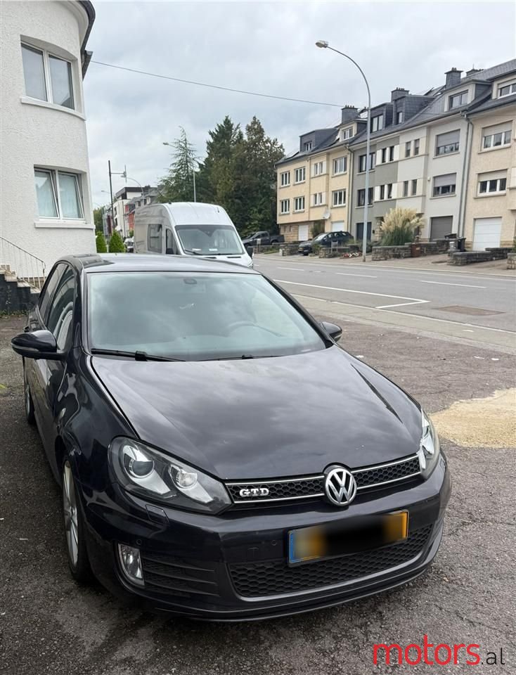 2010' Volkswagen Golf photo #2