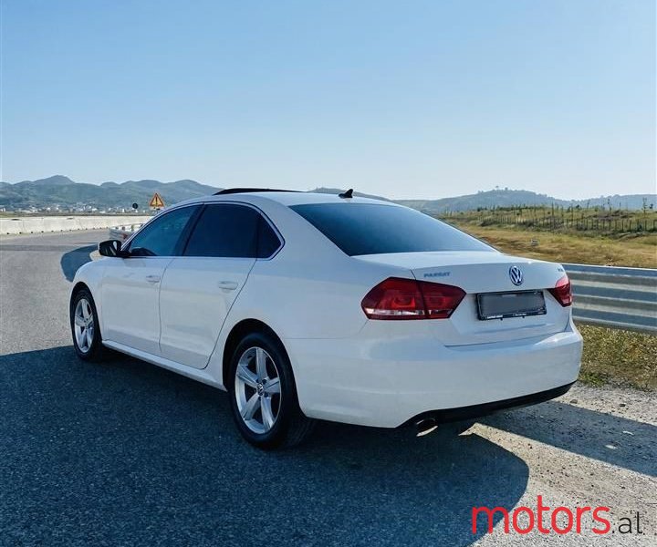 2013' Volkswagen Passat photo #6