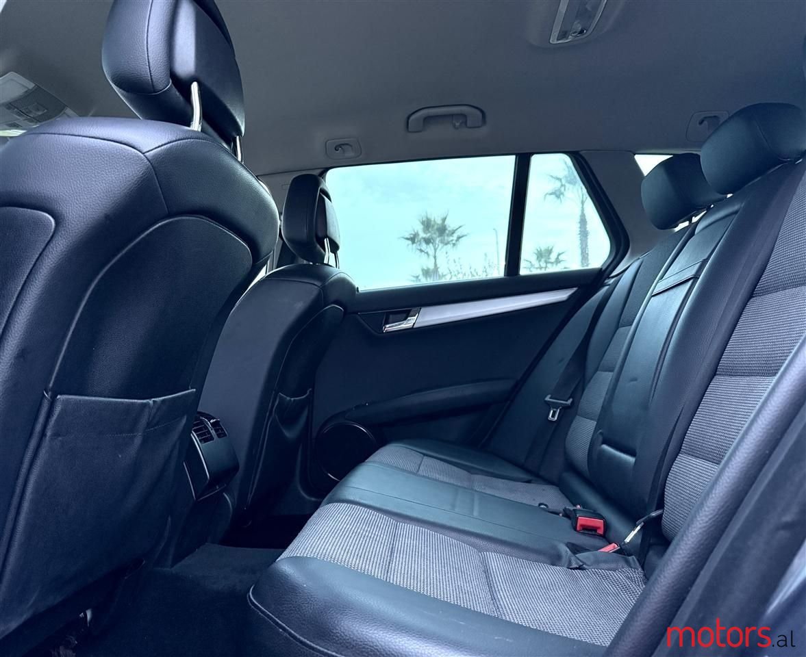 2009' Mercedes-Benz C 200 photo #3