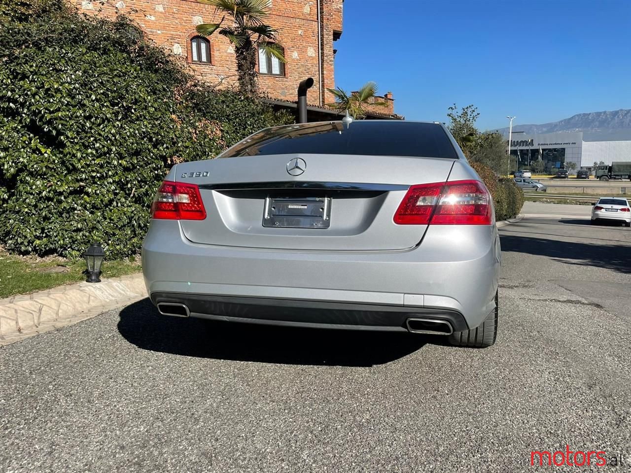 2011' Mercedes-Benz E 350 photo #4