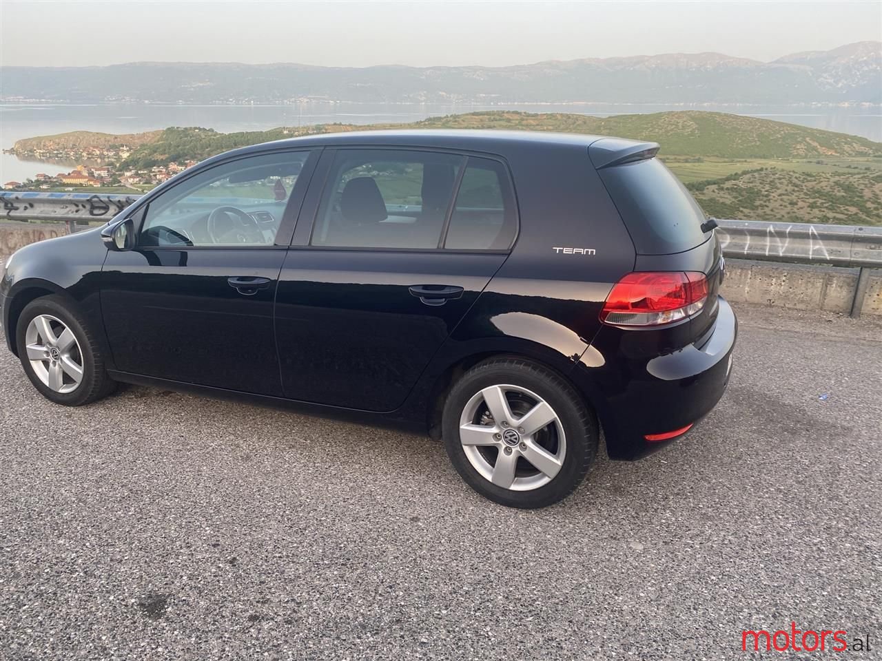 2011' Volkswagen Golf photo #5