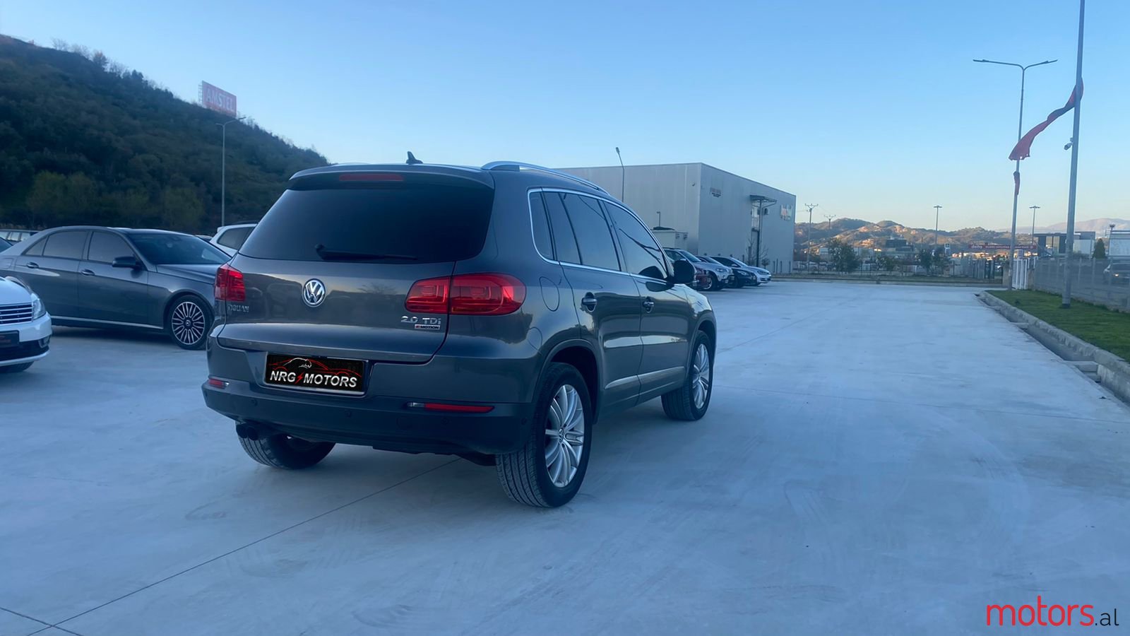 2016' Volkswagen Tiguan photo #5