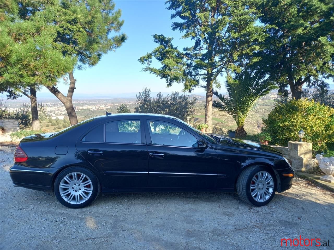 2009' Mercedes-Benz 300 photo #3