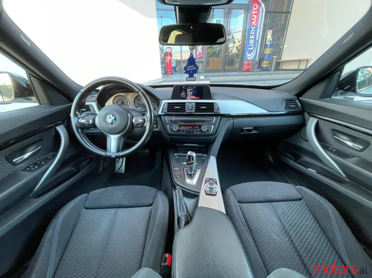 2016' BMW 320 photo #2