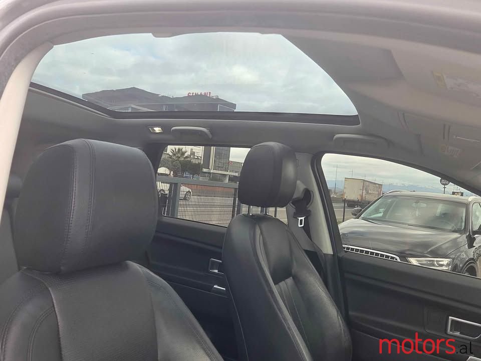 2016' Land Rover Discovery Sport photo #5