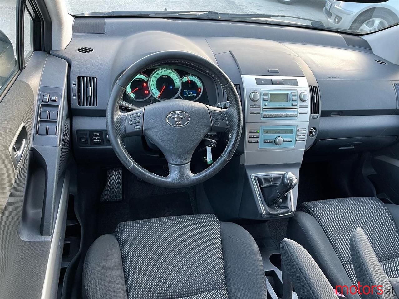 2007' Toyota Corolla Verso photo #2