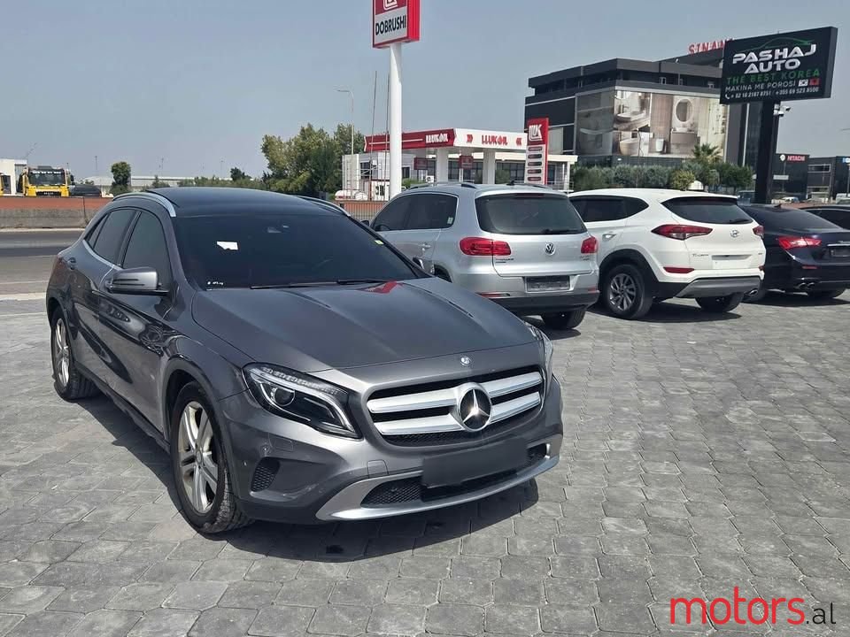 2016' Mercedes-Benz 220 photo #1