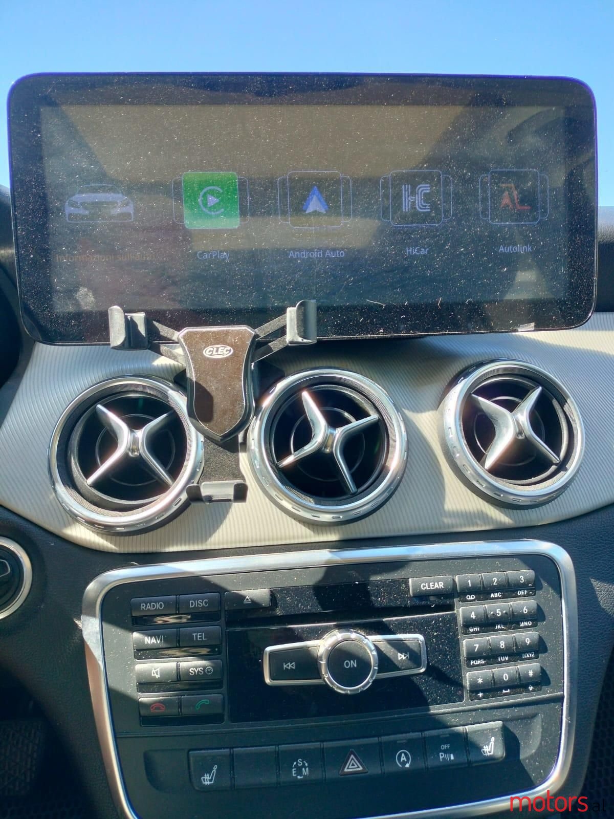2015' Mercedes-Benz GLA 200 photo #2