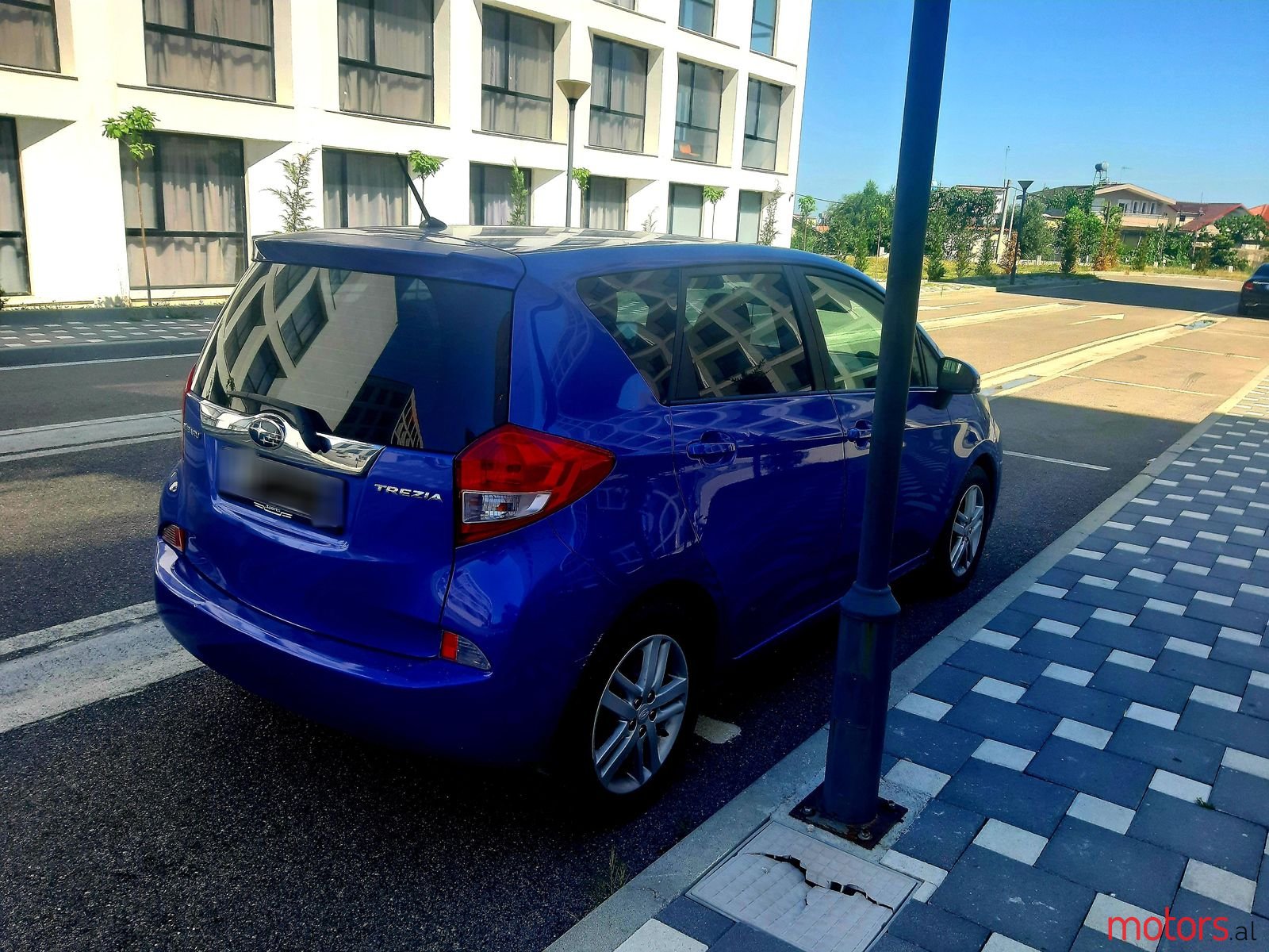 2011' Subaru Trezia photo #4