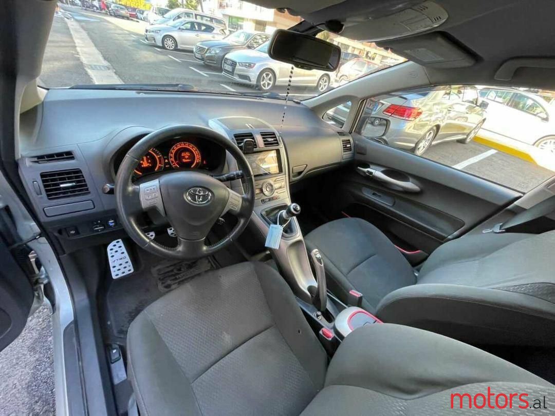 2008' Toyota Auris photo #5