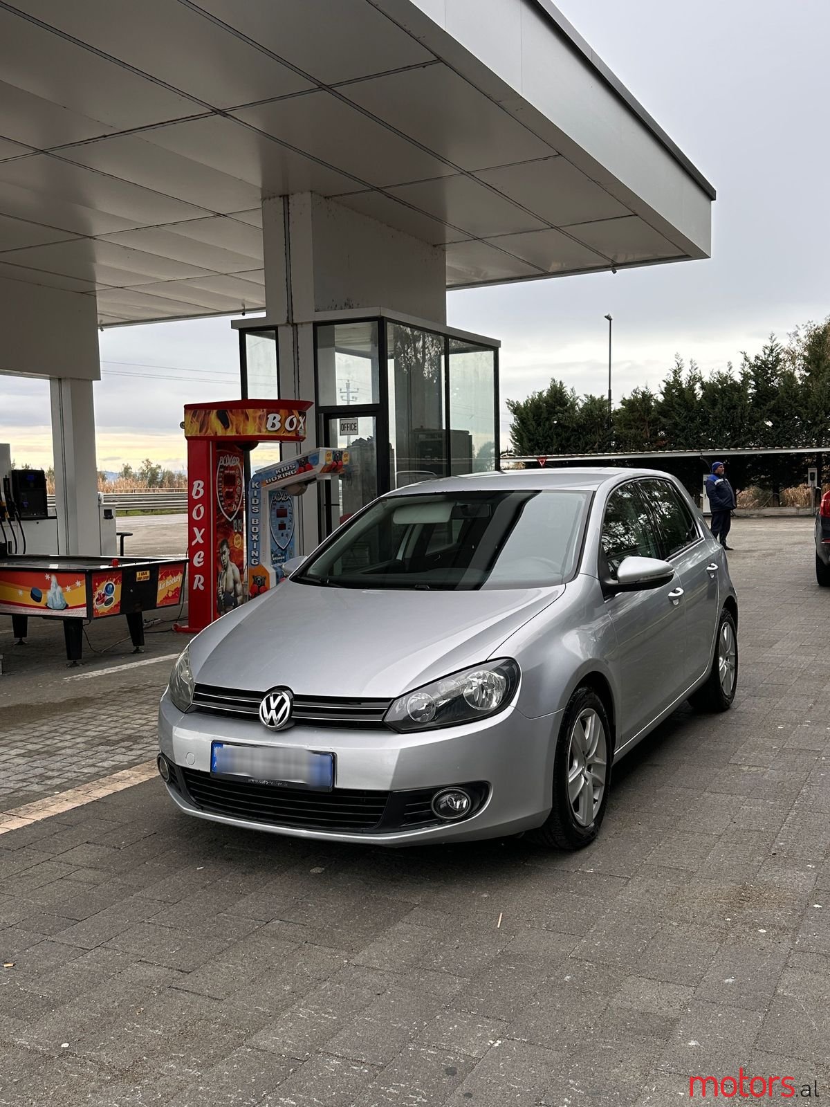 2010' Volkswagen Golf photo #2