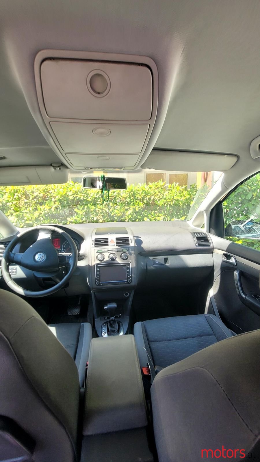 2008' Volkswagen Touran photo #3