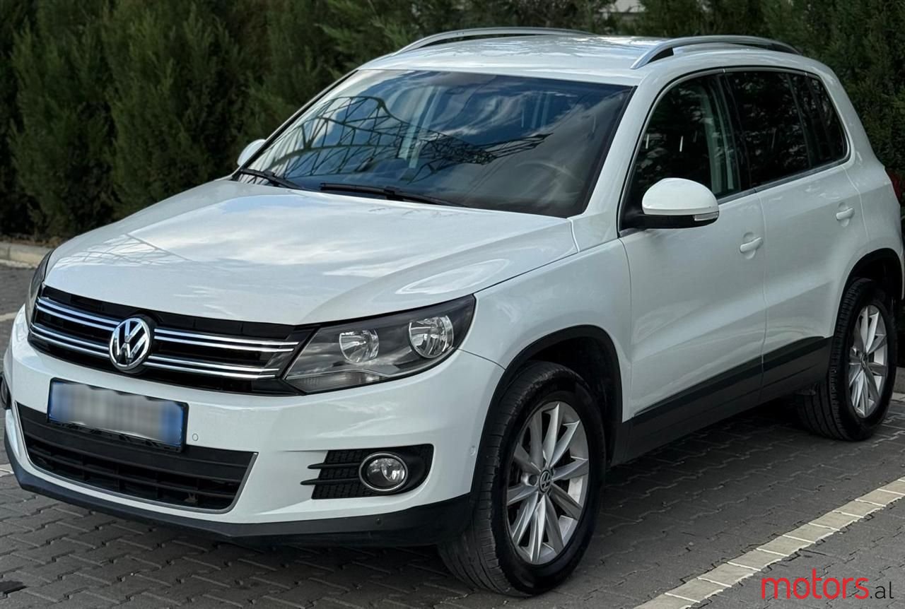 2016' Volkswagen Tiguan photo #1