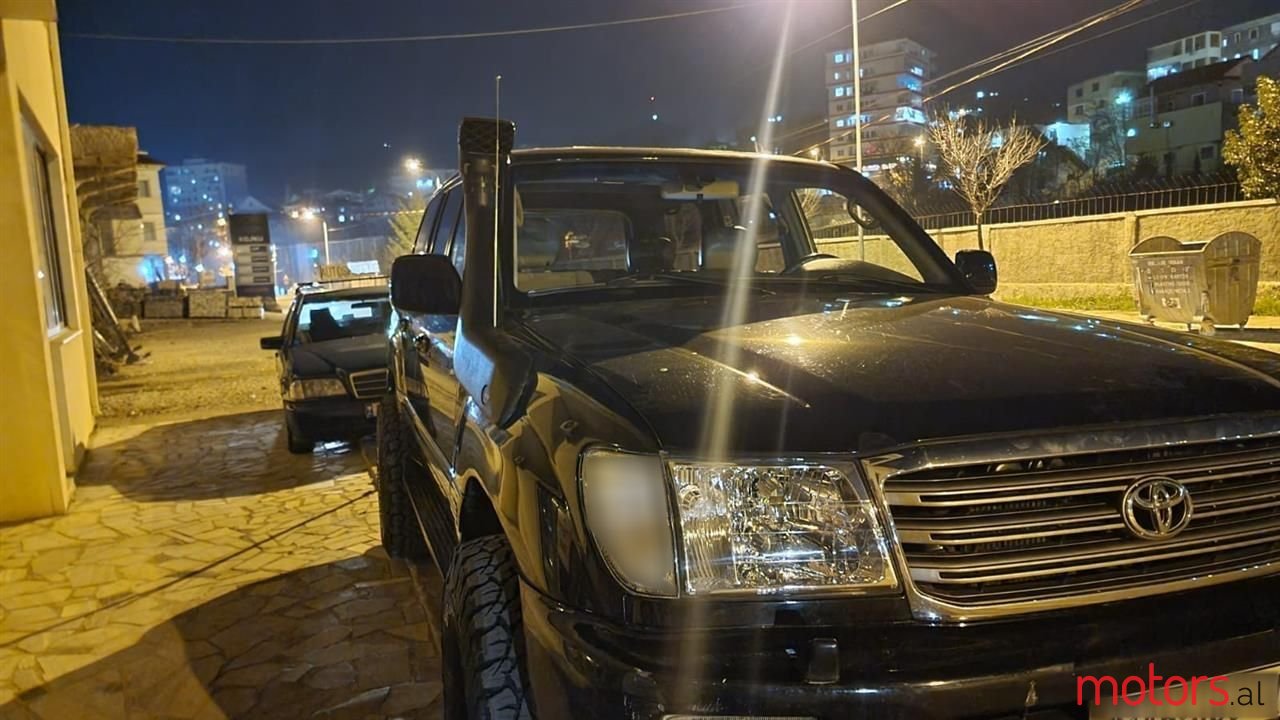 2005' Toyota Land Crusier photo #6