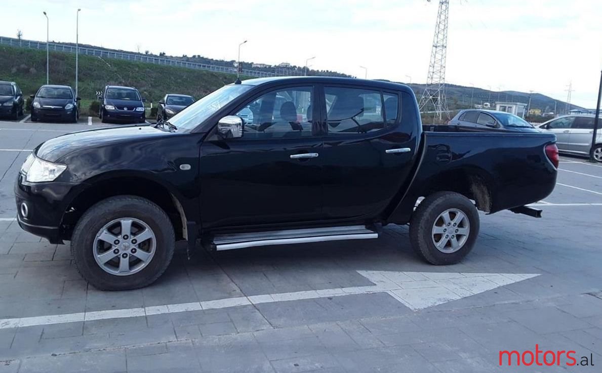 2012' Mitsubishi L200 photo #3