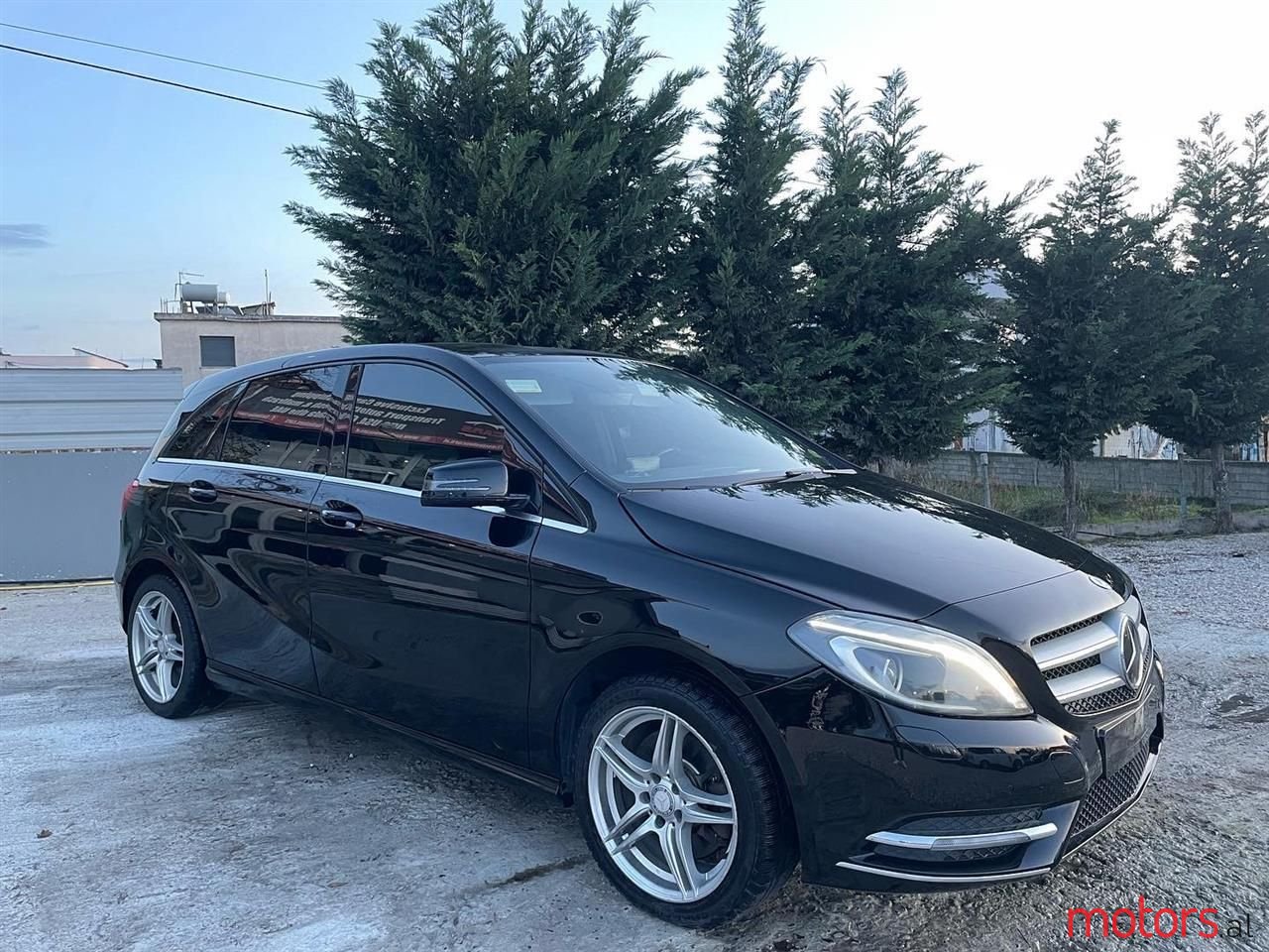 2013' Mercedes-Benz B 250 photo #3