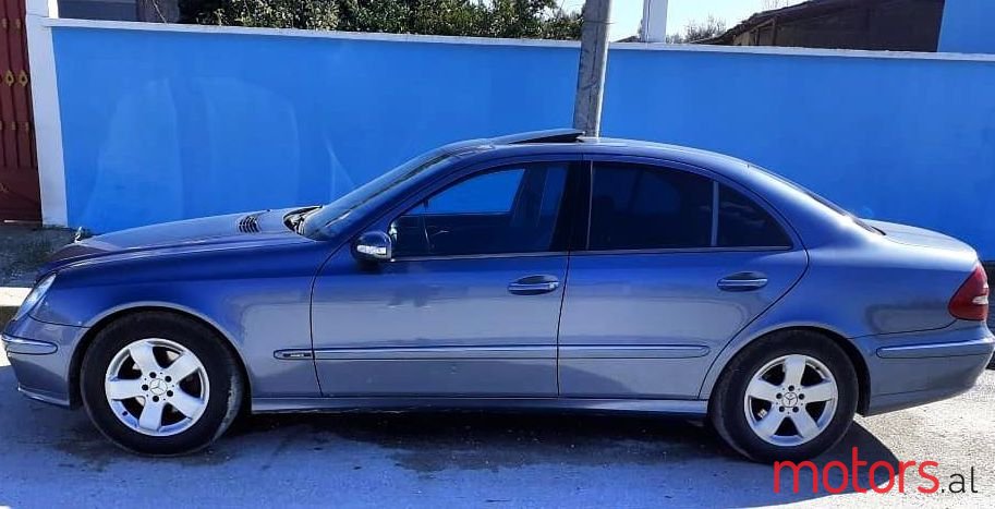 2005' Mercedes-Benz E 220 photo #1