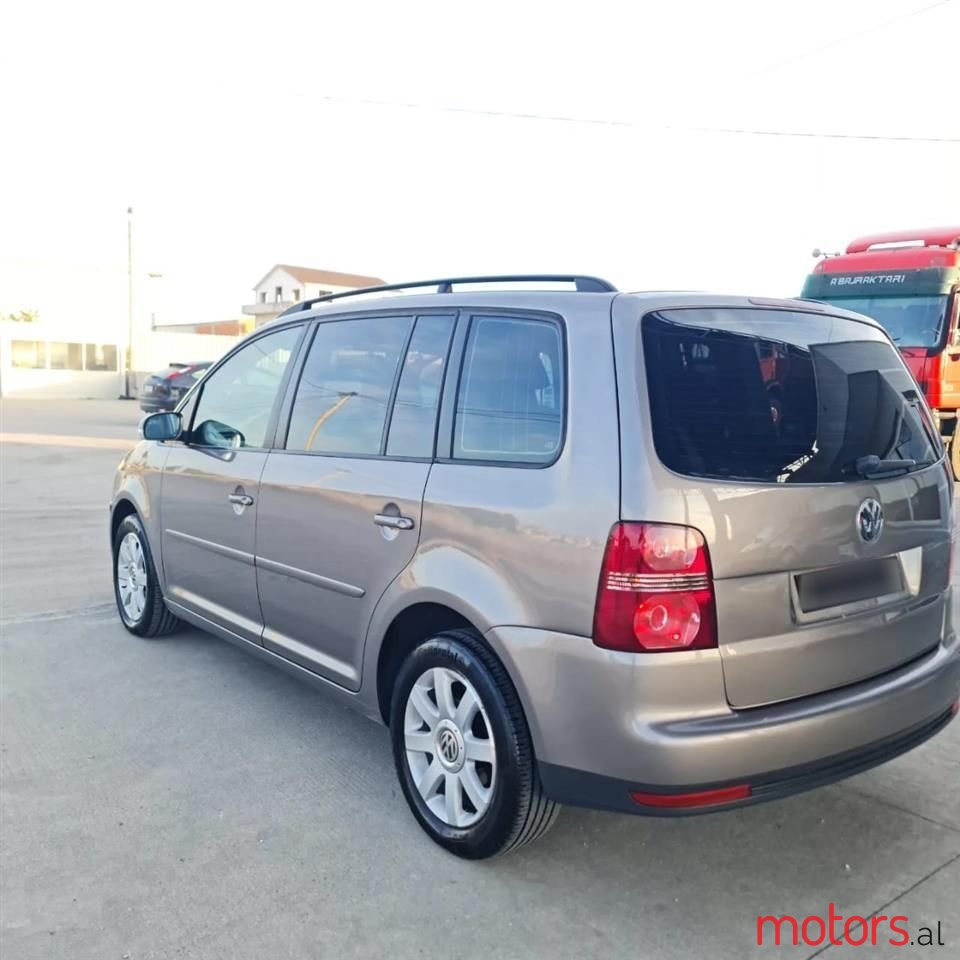 2008' Volkswagen Touran photo #1