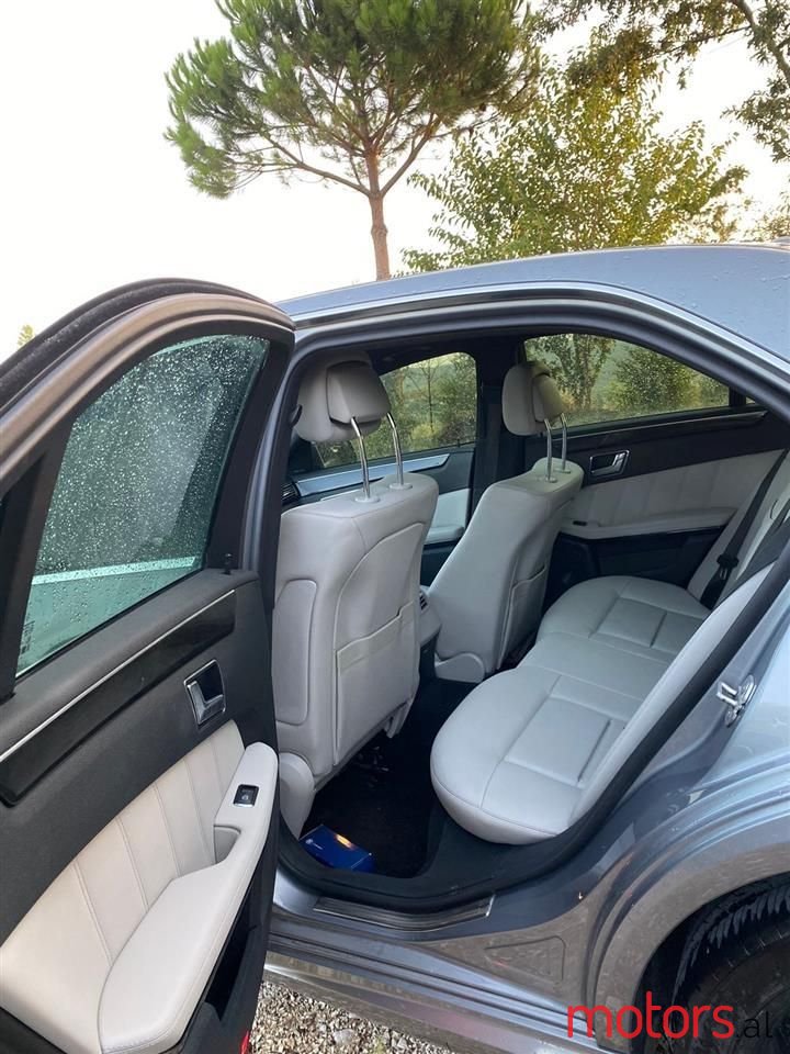 2010' Mercedes-Benz 350 photo #6