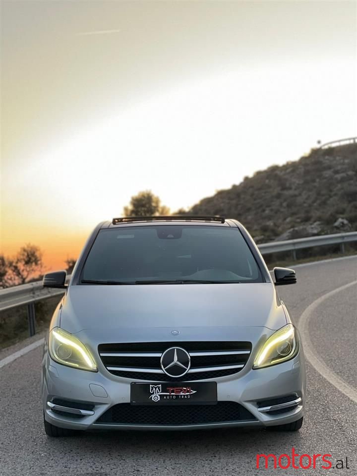 2013' Mercedes-Benz B 250 photo #1
