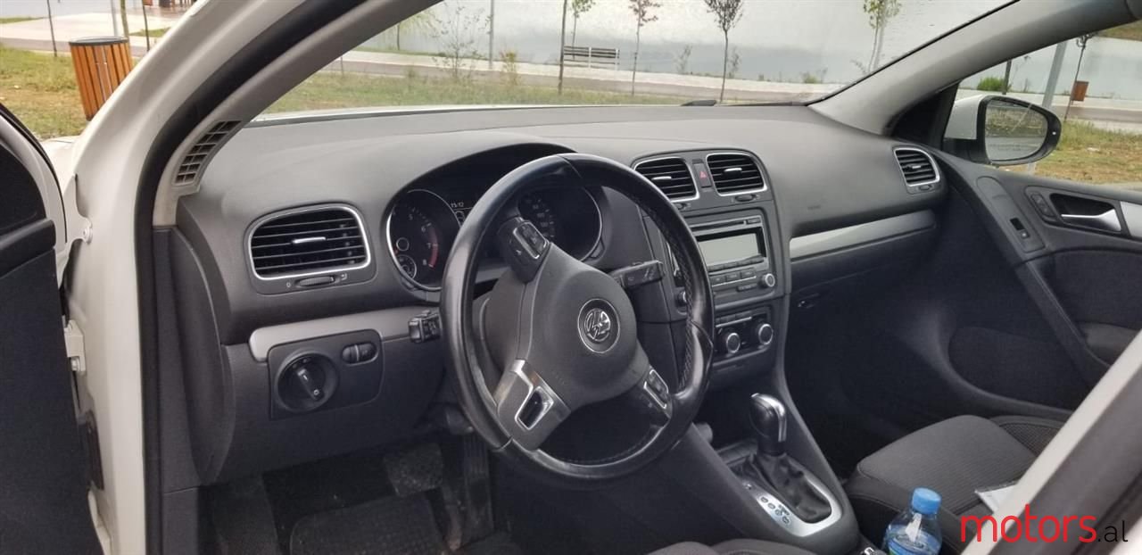 2011' Volkswagen Golf photo #5